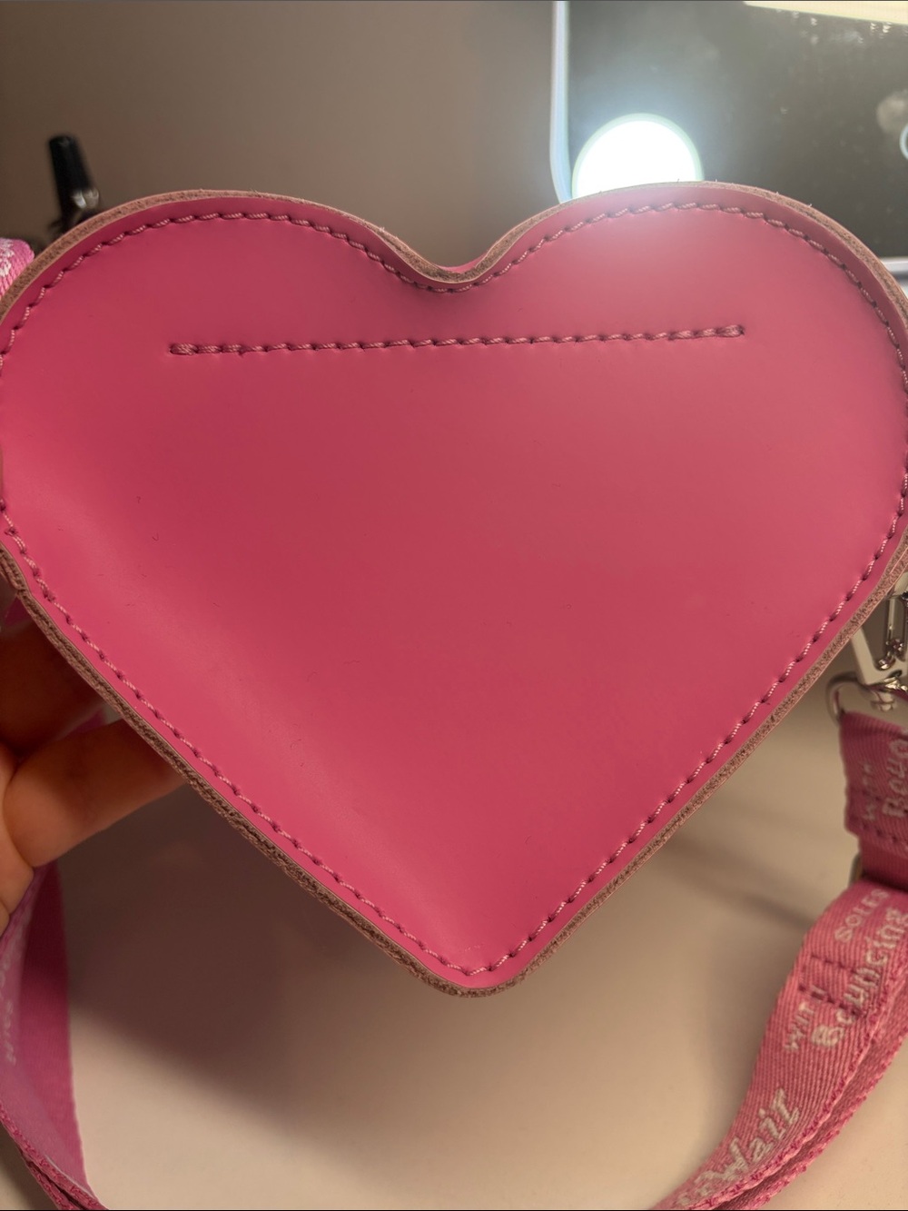 Dr martens mini pink heart bag - Picture 3 of 5